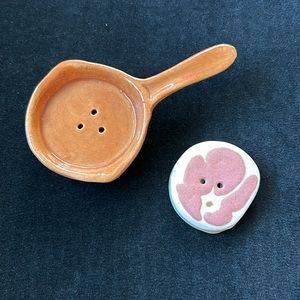 Vintage Stacking Ham in a Skillet / Frying Pan Salt and Pepper Shakers